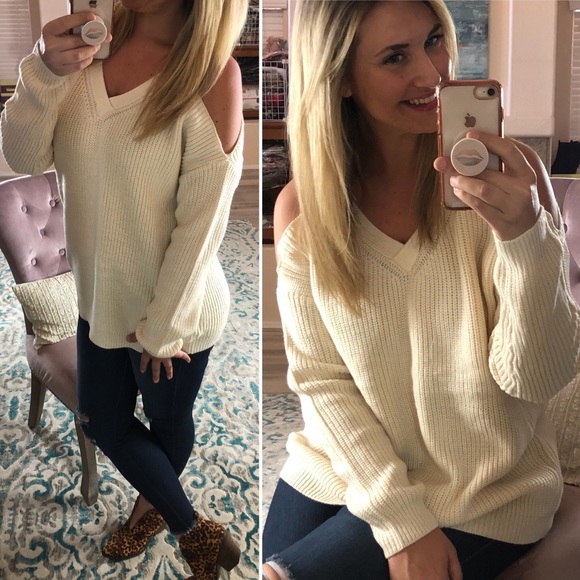 Last 1! M oversized Mustard cold shoulder sweater - Picture 5 of 6